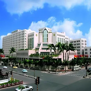 5* ホテル Ruposhi Bangla